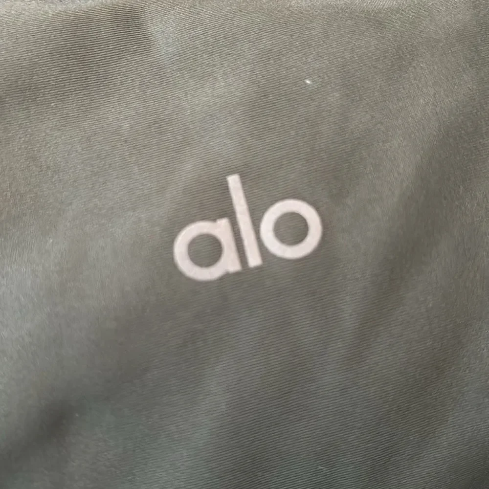 ALO Yoga High-Waist 4 Pocket Utility Legging Dark Cactus Size S / Exellent